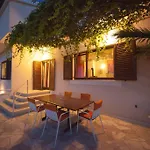 Kate Apartment Vis