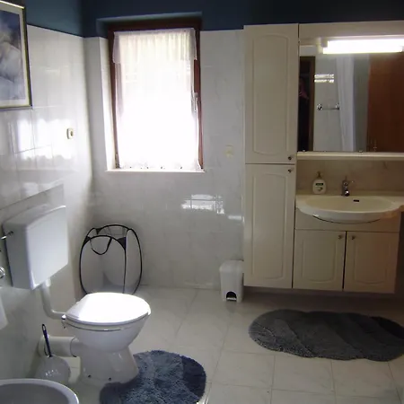 Apartment Kate Vis